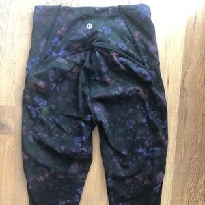 Size 4, Lululemon cropped pants- never worn